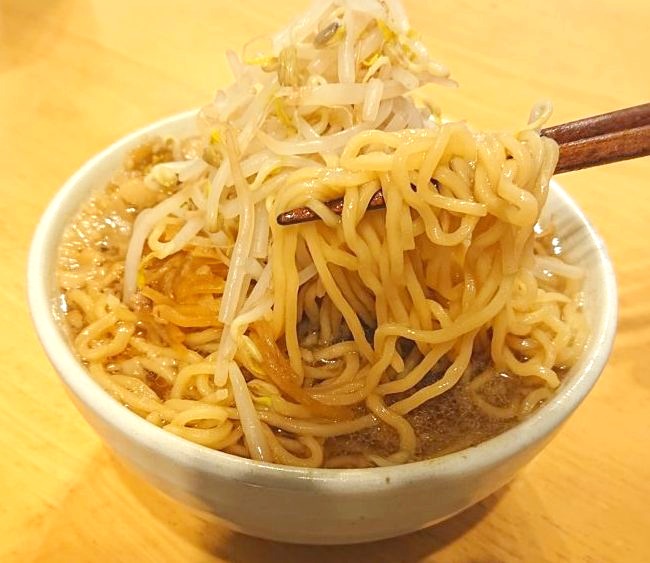 テイクアウト二郎 細麺のリフトアップ