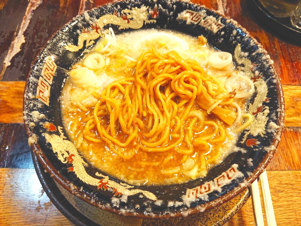 平太周 味庵 （ヒラタイシュウアジアン）の麺