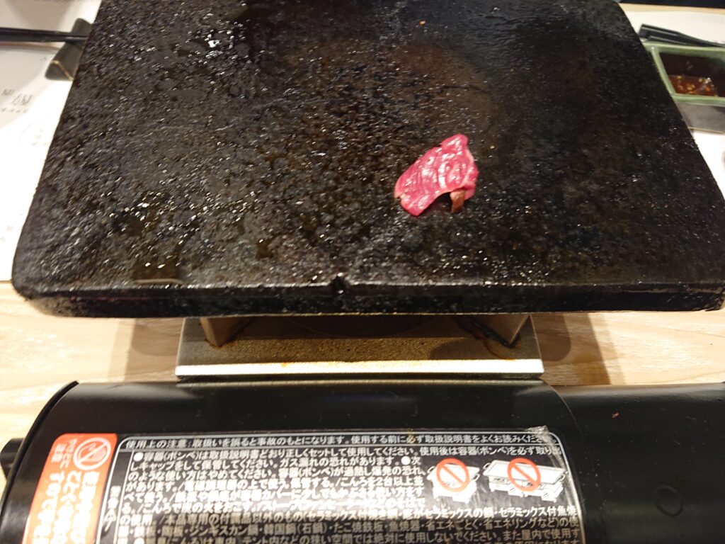 東京コトブキ 虎ノ門 （【旧店名】肉のコトブキ）　コースのメインのお肉を焼いているところ