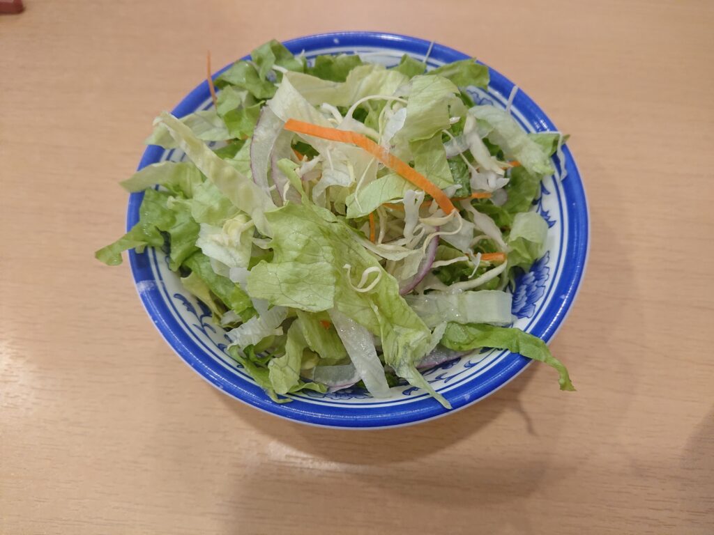 　餃子市場 中目黒店サービスのサラダ