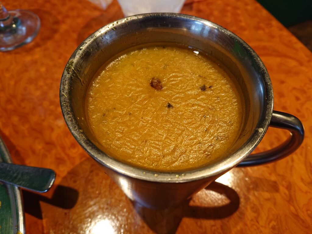 クンビラ名物のヒマラヤ鍋のスープの膜