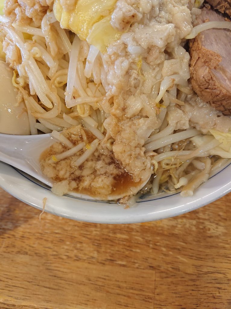大勝軒 飯田橋 豚麺（ニンニク少し、野菜マシマシ、脂増し）のスープ