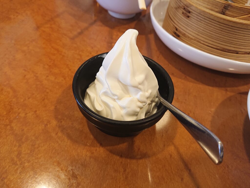 杏仁ソフトクリーム