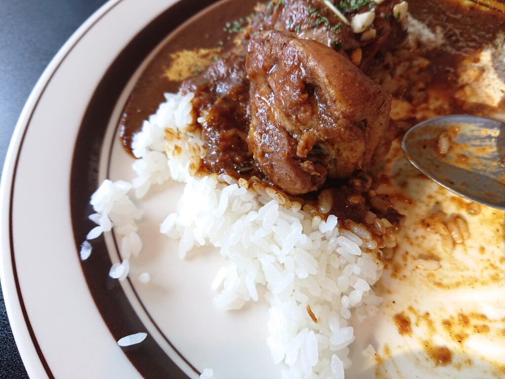 woof curry（ウーフ カレー）＠鎌倉 チキンカレーのお肉