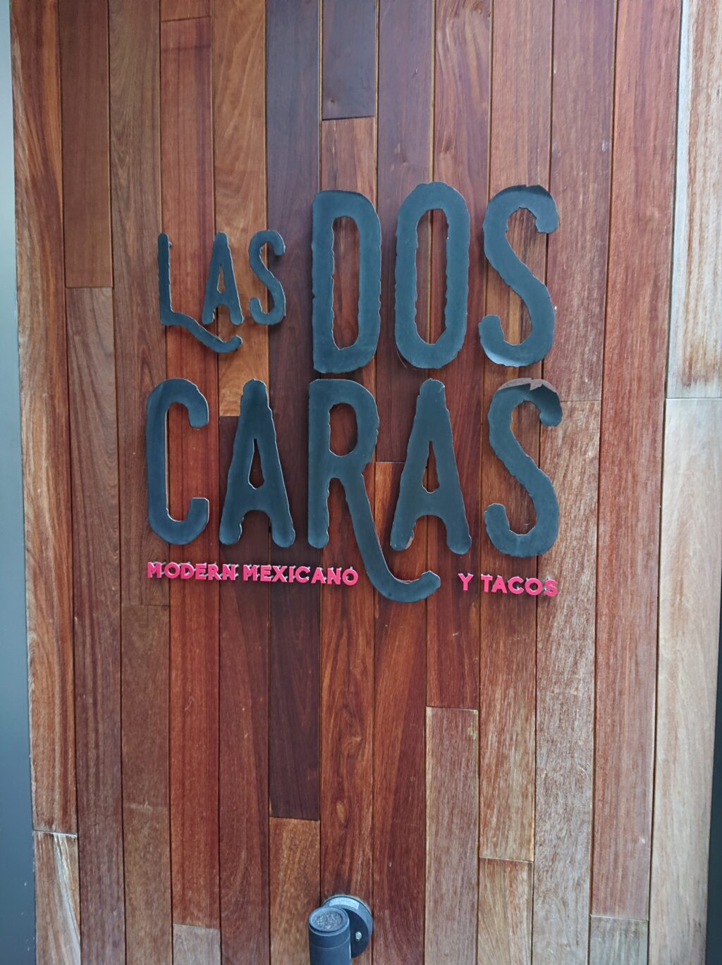 LAS DOS CARAS MODERN MEXICANO Y TACOS（ラスドスカラス モダン メキシカーノ イ タコス） お店のロゴ