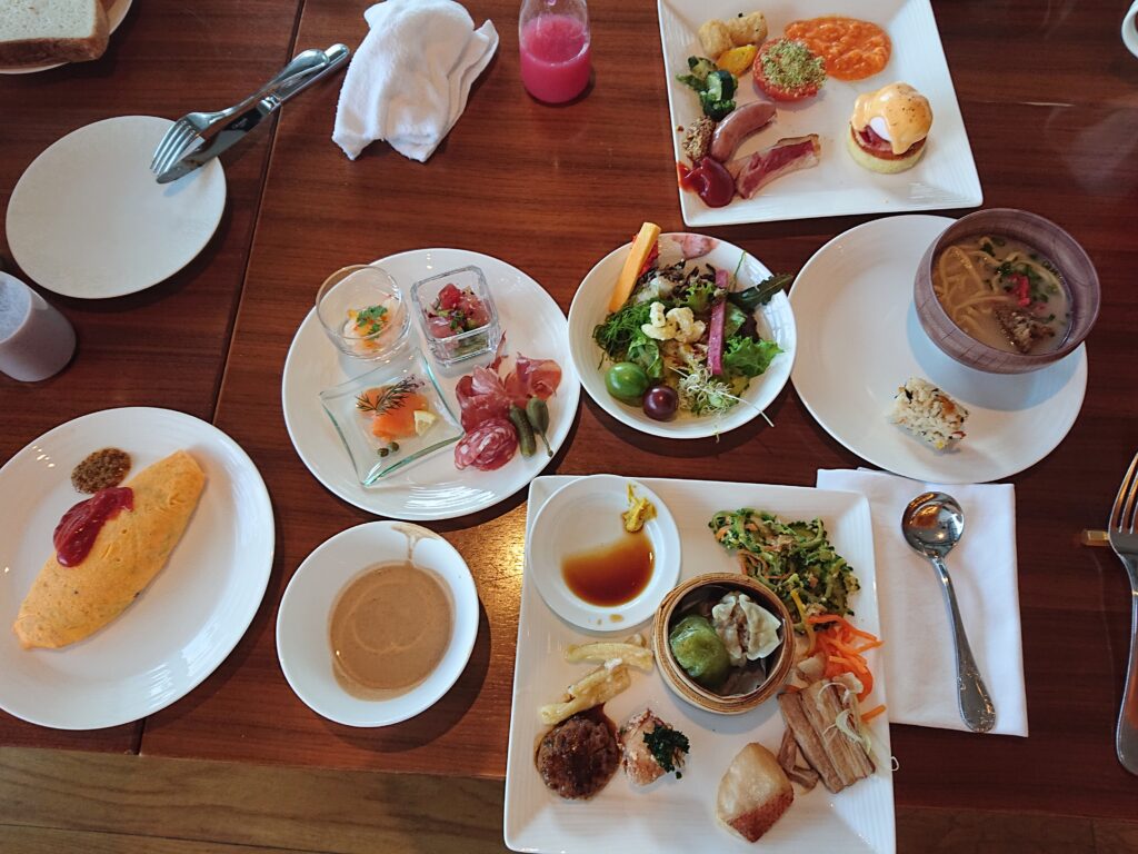 ハレクラニ沖縄 ハウス ウィズアウト ア キー（HOUSE WITHOUT A KEY） 朝食ビュッフェの料理1