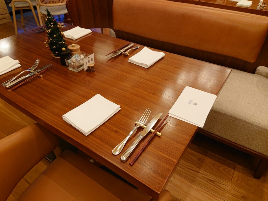 ハレクラニ沖縄 ハウス ウィズアウト ア キー（HOUSE WITHOUT A KEY） 朝食ビュッフェの席