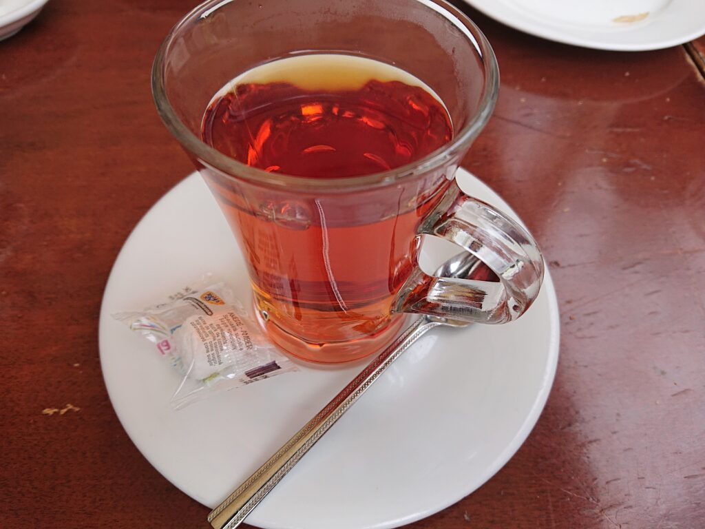 ランチの食後のドリンクのホットの紅茶　恵比寿 ル・リオン（le Lion）