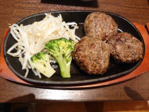 肉塊UNO（ニクカイウノ） 恵比寿店　グラスフェッドビーフ（牧草牛）の食べ放題ハンバーグ