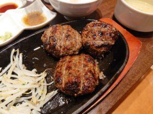 肉塊UNO（ニクカイウノ） 恵比寿店　ハンバーグ食べ放題のお代わりハンバーグ