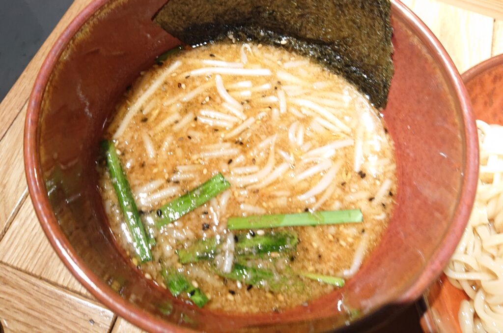昆布水の味噌つけ麺のつけスープ＠味噌らーめん 柿田川 ひばり 恵比寿本店