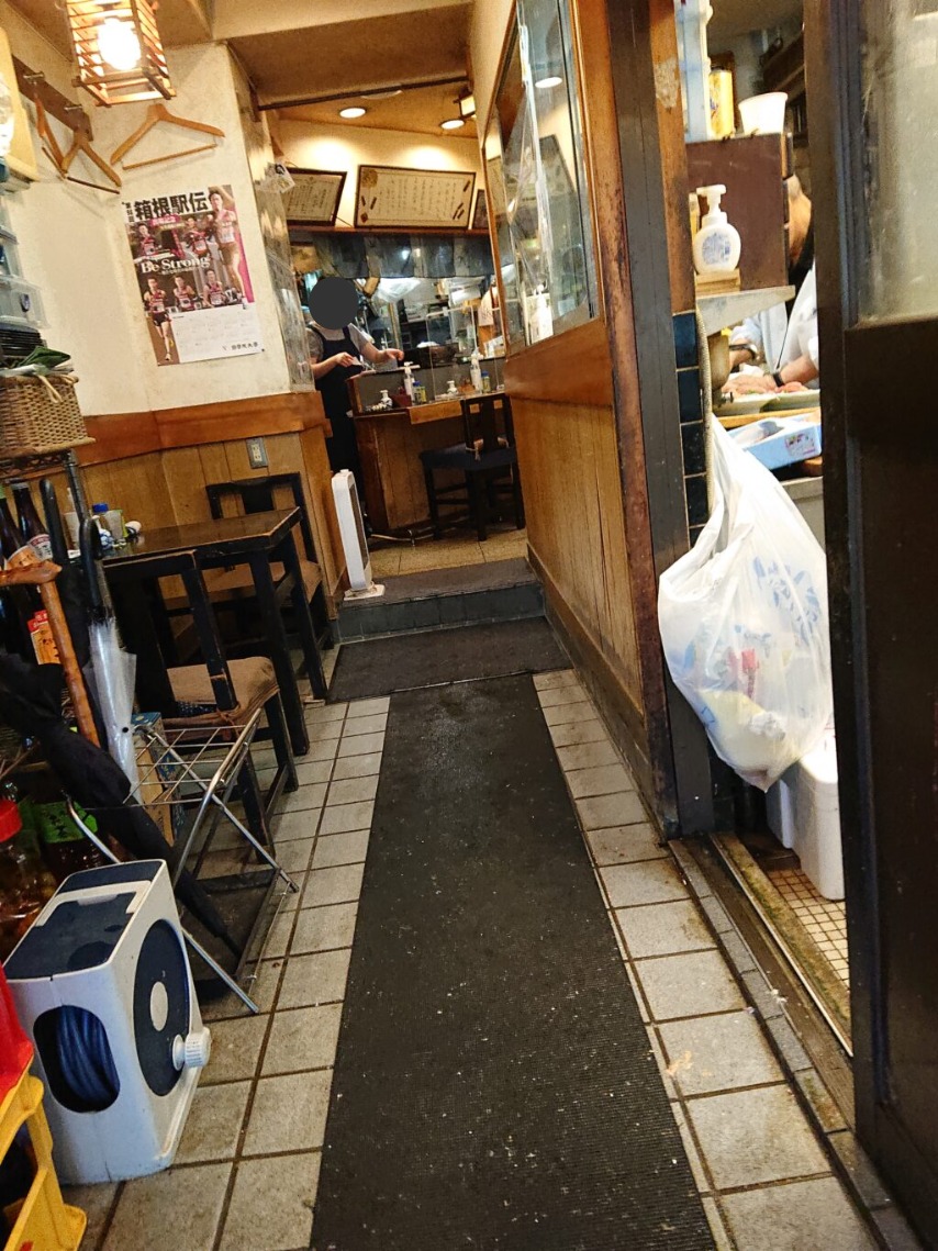 魚料理 のじま（さかなりょうりのじま）＠渋谷　店内の通路