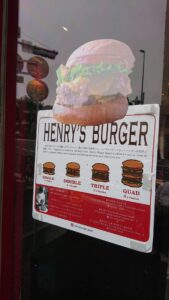 ヘンリーズ バーガー 代官山（HENRY'S BURGER Daikanyama）のハンバーガーの大きさ