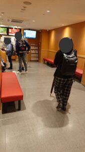 スシロー 新宿三丁目店 店内の様子1