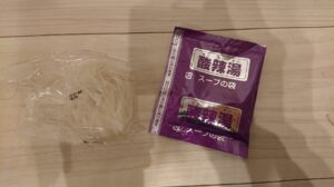 成城石井のスープ＆フォー サンラータンの袋と麺