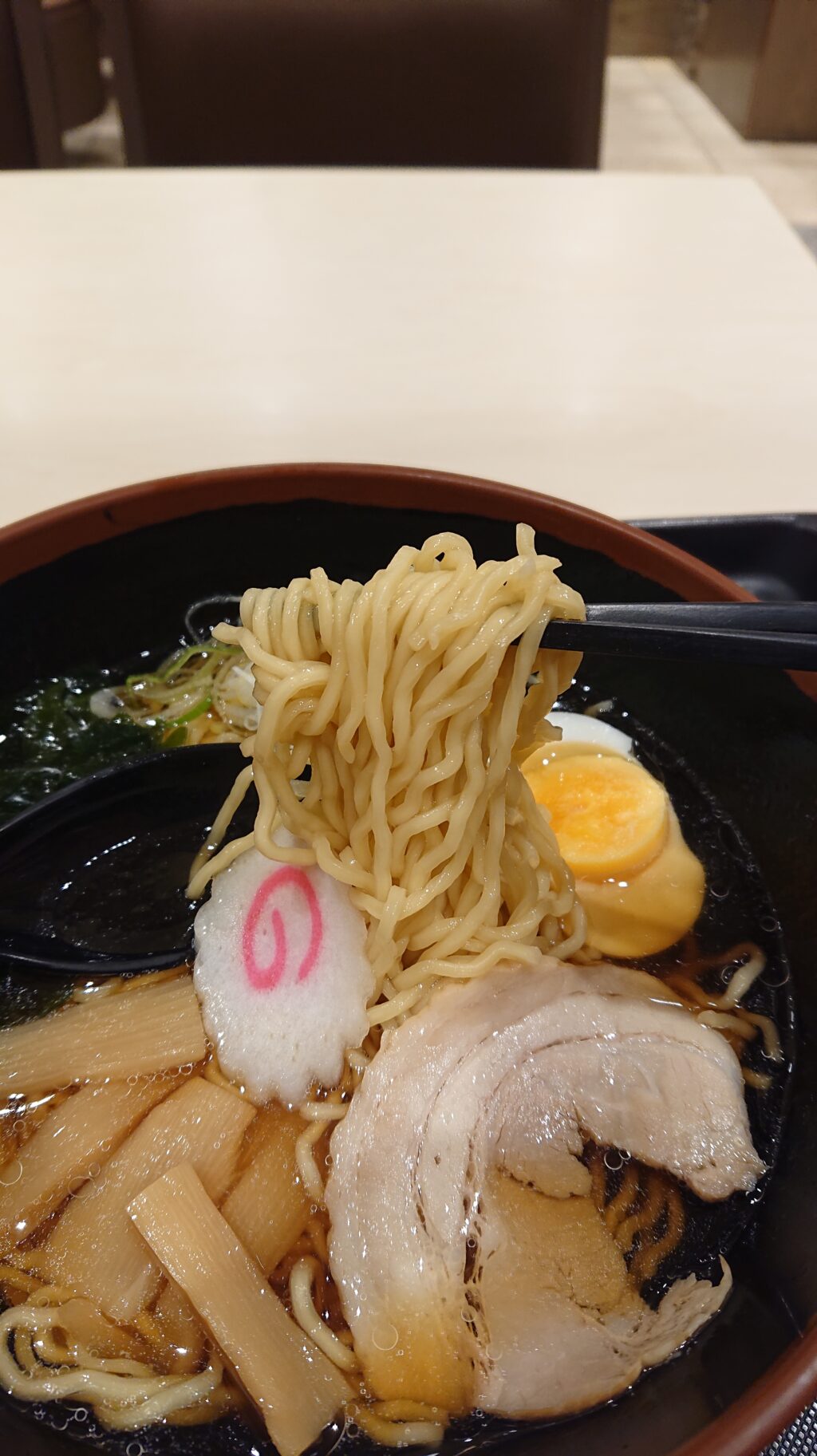 名代 富士そば 代官山店 昔ながらのラーメン 500円の麺