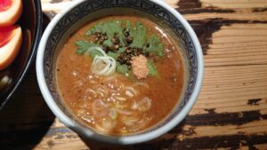 三田製麺所 梅つけ麺のつけ汁、つけスープ