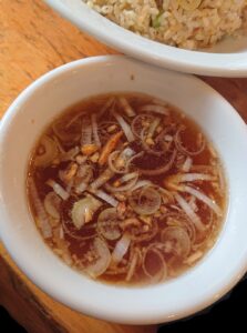 ちょろり＠恵比寿 炒飯（チャーハン）　850円のスープ