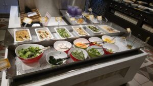 甜點菜楼（テンテンサイロウ） 中華バイキングの料理のサラダ