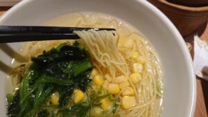 塩ラーメンの麺