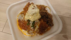 牛・豚・鶏のトリプルカツ丼弁当　L(ライト) 850円(税込918円)