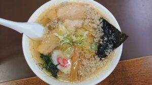 羅臼昆布と伊吹いりこの背脂塩ラーメン大盛り　1,180円（ラーメン1,030円+大盛り150円