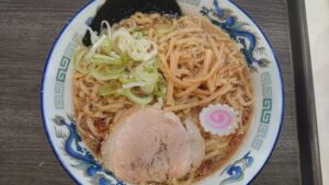 酒々井プレミアム・アウトレットのフードコート 舎鈴（しゃりん） 中華そば（大）　890円