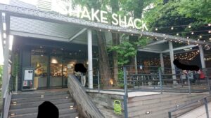 シェイクシャック 外苑いちょう並木（Shake Shack）
