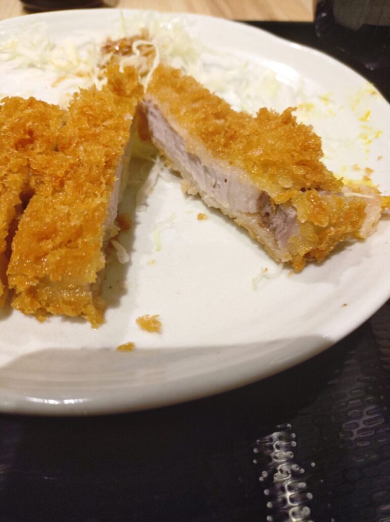まるやのロースかつ定食のロースカツの断面