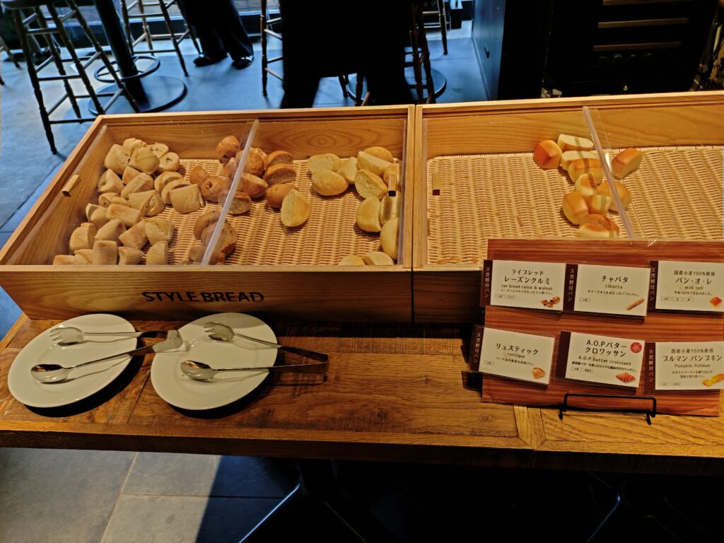 Dining & Bar LAVAROCK(ダイニングアンドバー ラヴァロック)ランチビュッフェのパン1