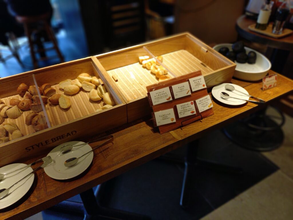 Dining & Bar LAVAROCK(ダイニングアンドバー ラヴァロック)ランチビュッフェのパン2