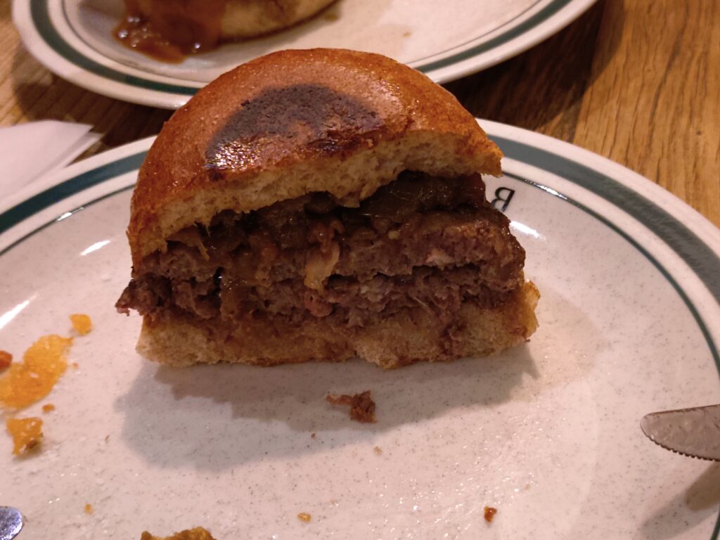 クラシックハンバーガー(ダブルクラシックバーガー) 1,950円の断面