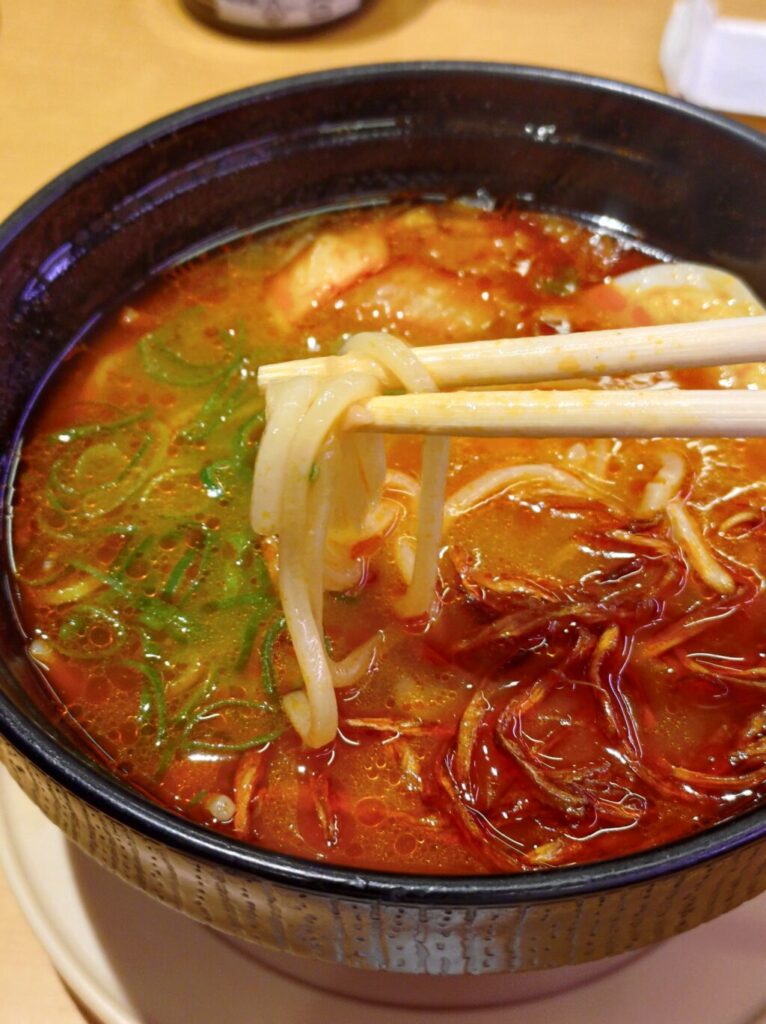 スシローのキムチ納豆ラーメンの麺