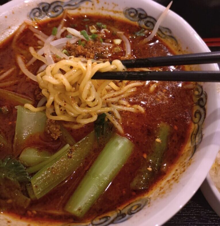 四川風担々麺の麺