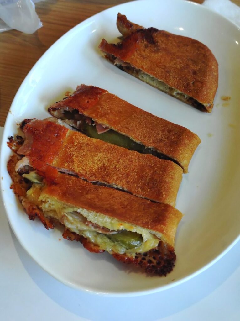 キューバサンドをカットしたところ