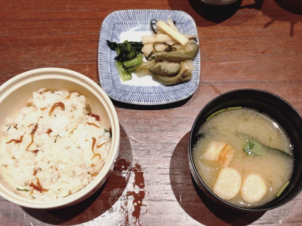 名物ちりめんご飯とお味噌汁とお漬物