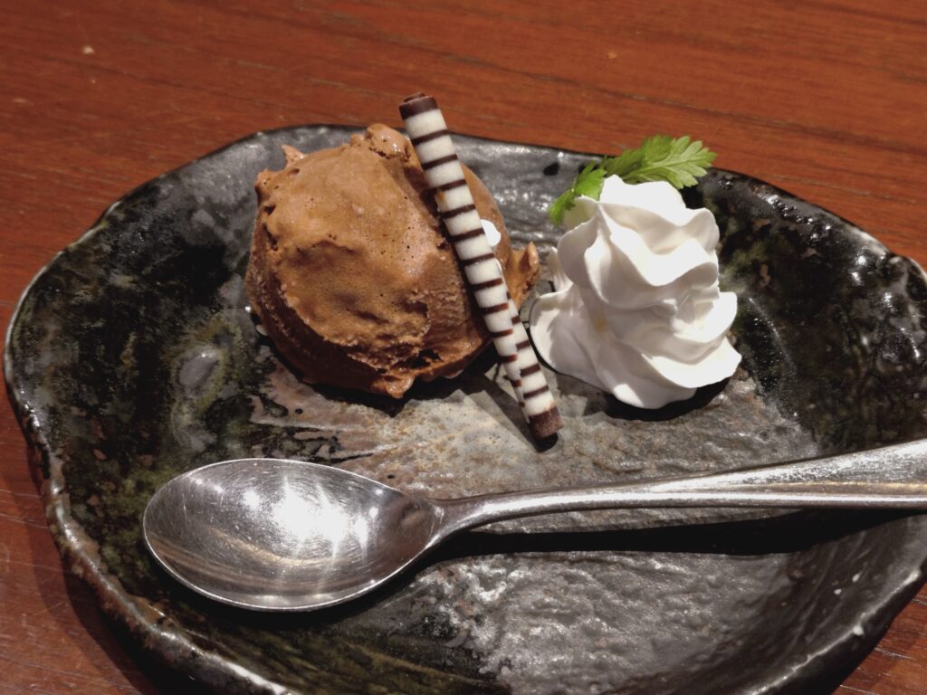 デザートのチョコレートアイス