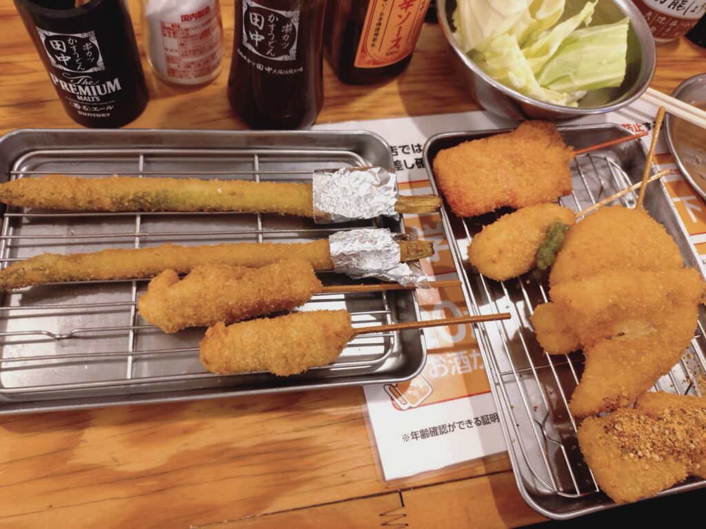 串カツの食べ放題(アスパラ・キス・ラム・紅生姜など)