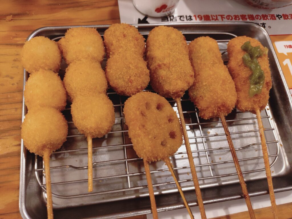 串カツの食べ放題(うずら・レンコン・ささみわさびなど)