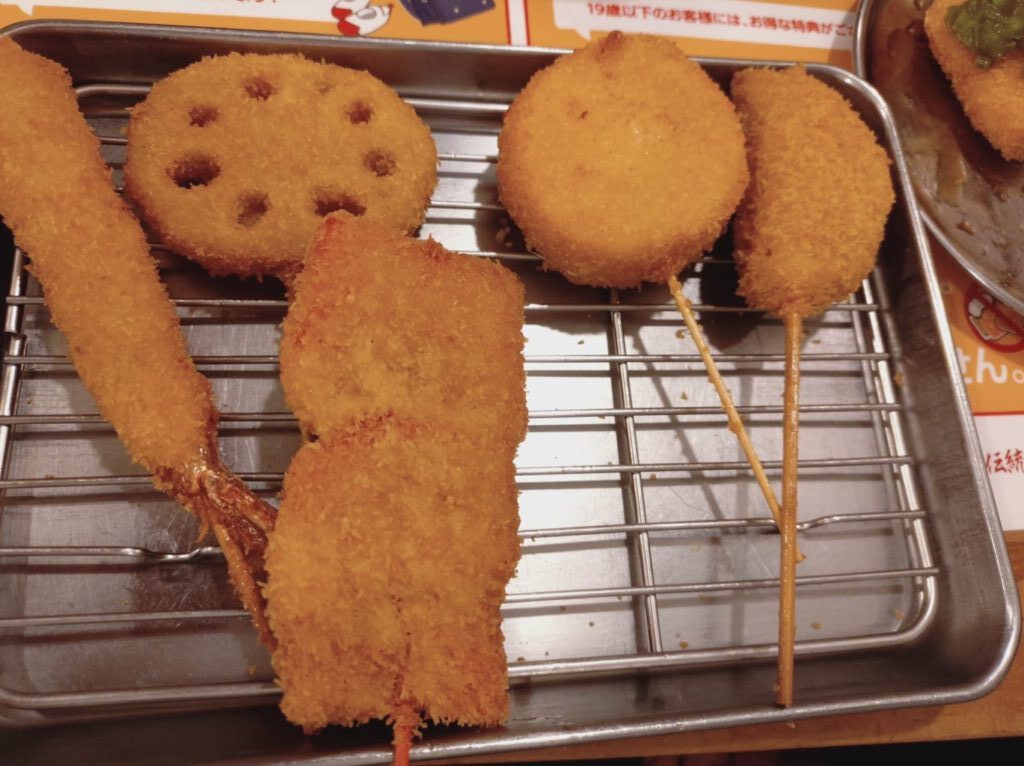 串カツの食べ放題(紅生姜・山芋・レンコンなど)