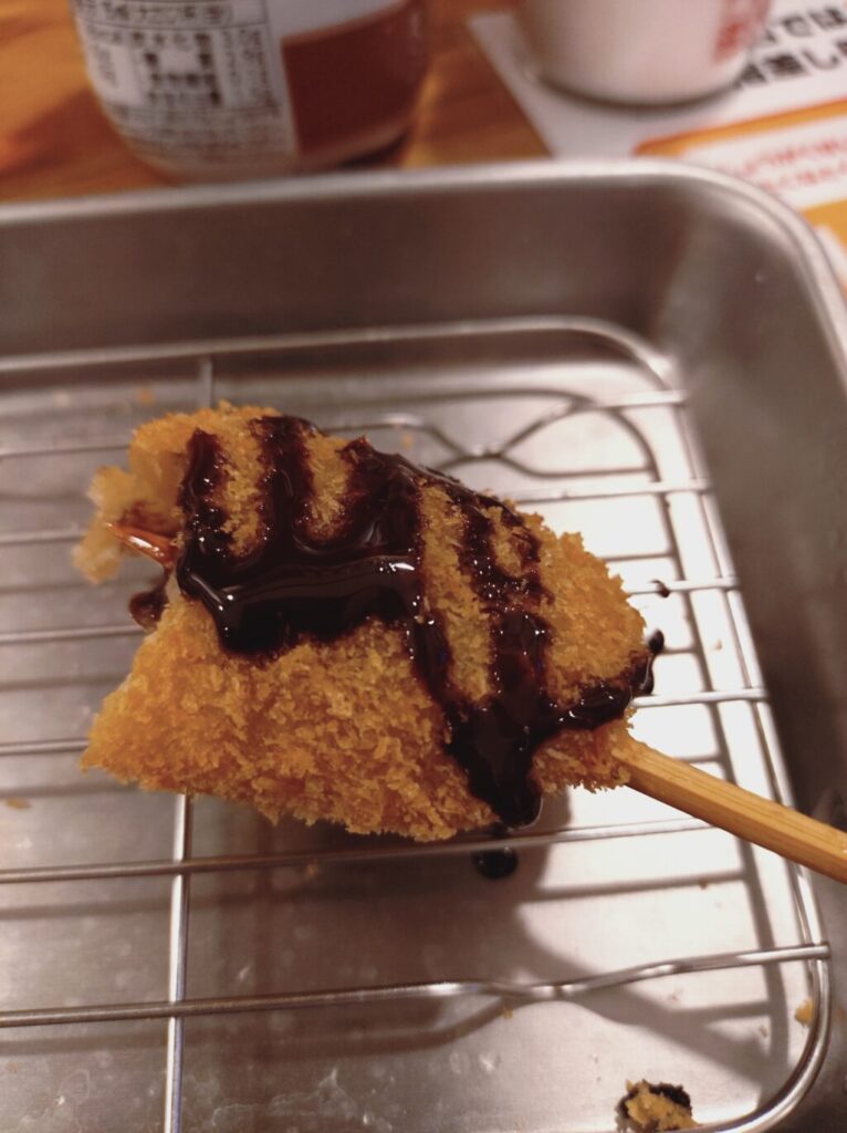 ばななの串揚げにハーシーズ(Hershey's)のチョコレートをかけたところ