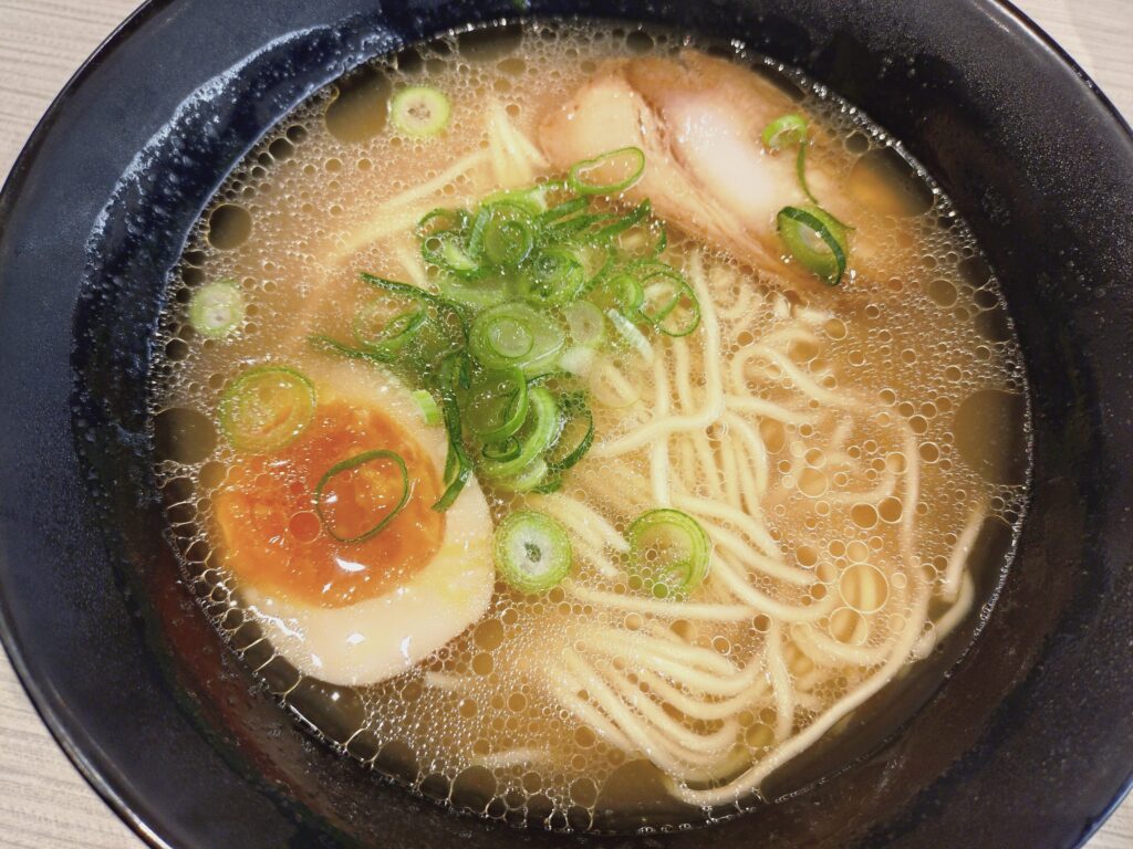 はま寿司の「牛骨白湯ラーメン」 440円
