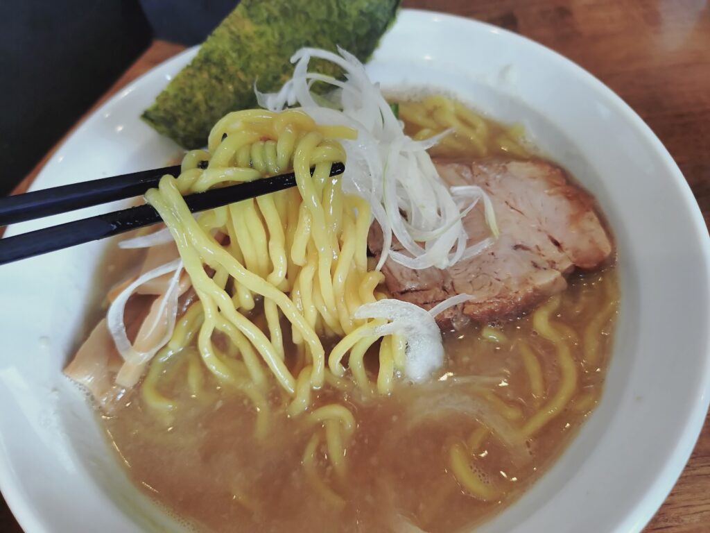 サンガ式醤油豚骨の太麺