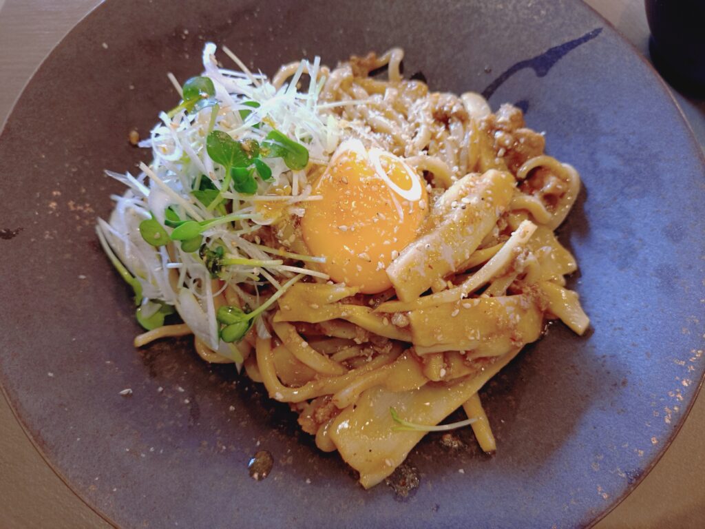 雲開キのランチ「肉味噌 酸辣油そば」